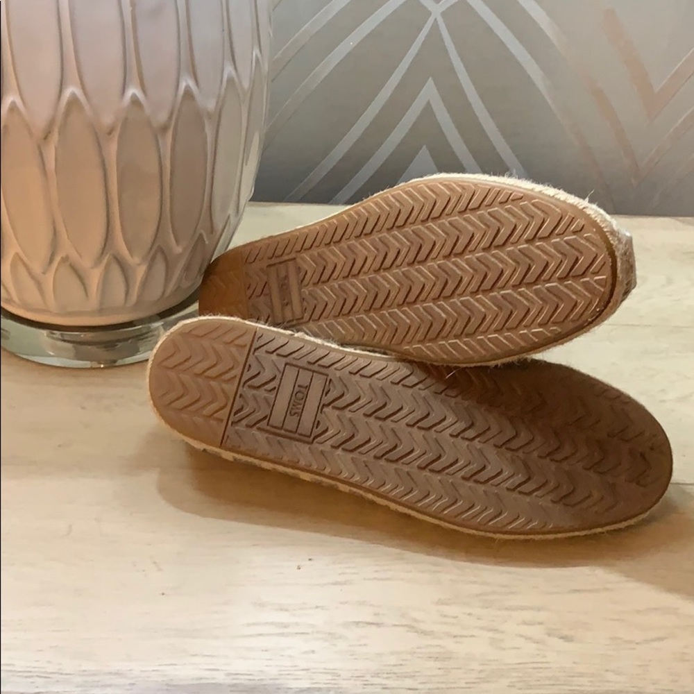 Toms - Picture 3 of 3